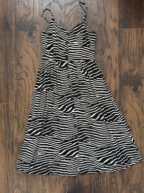 H&M Size 6 Black and Cream Zebra Print Midi Dress